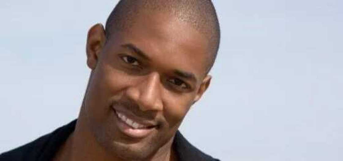 10 signs he could sleep with you on your first visit to his house 10 signs he could sleep with you on your first visit to his house