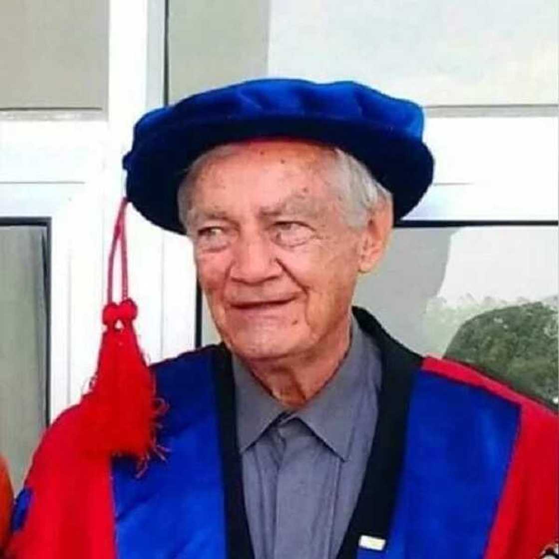 Shugaban makaranta da yafi kowa dade wa a Najeriya ya rasu Shugaban makaranta da yafi kowa dade wa a Najeriya ya rasu