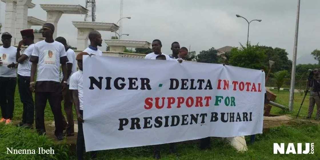 Charly Boy, others cancel protest to Aso Rock for fear of clash with pro-Buhari group (photos) Charly Boy, others cancel protest to Aso Rock for fear of clash with pro-Buhari group (photos)