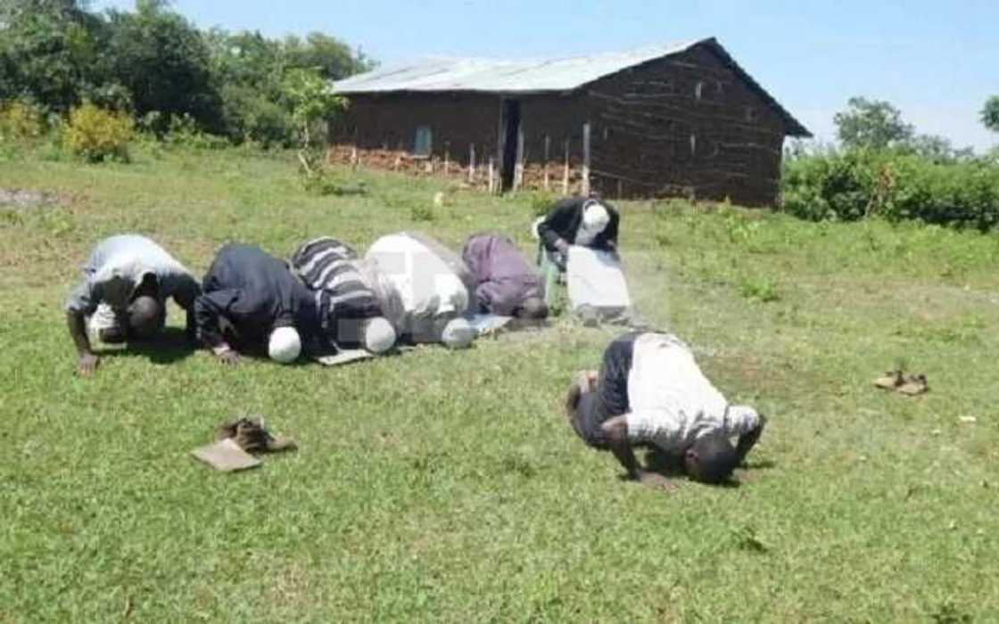 Shiriya daga Allah: Babban Fasto ya Musulunta, an koma yin Sallah a Cocinsa Shiriya daga Allah: Babban Fasto ya Musulunta, an koma yin Sallah a Cocinsa