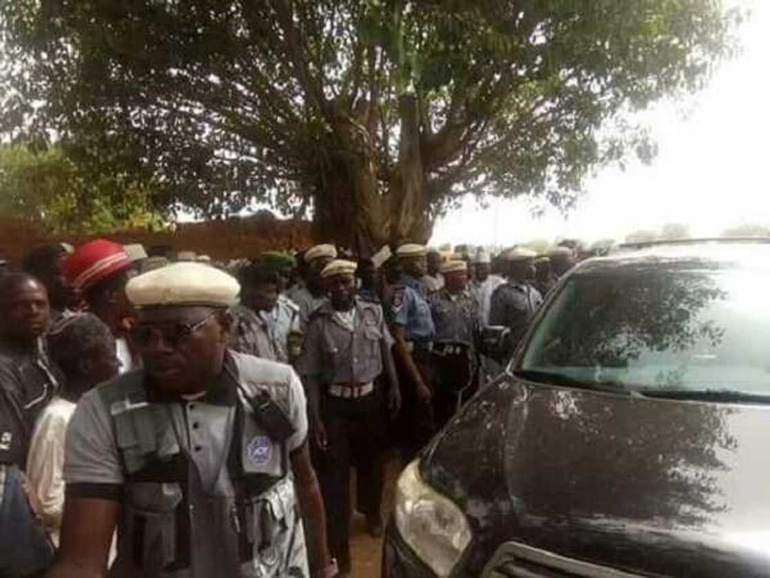 Mawakin da ya yi wakar cin zarafin Allah da manzon sa a Kano ya shiga hannu Mawakin da ya yi wakar cin zarafin Allah da manzon sa a Kano ya shiga hannu