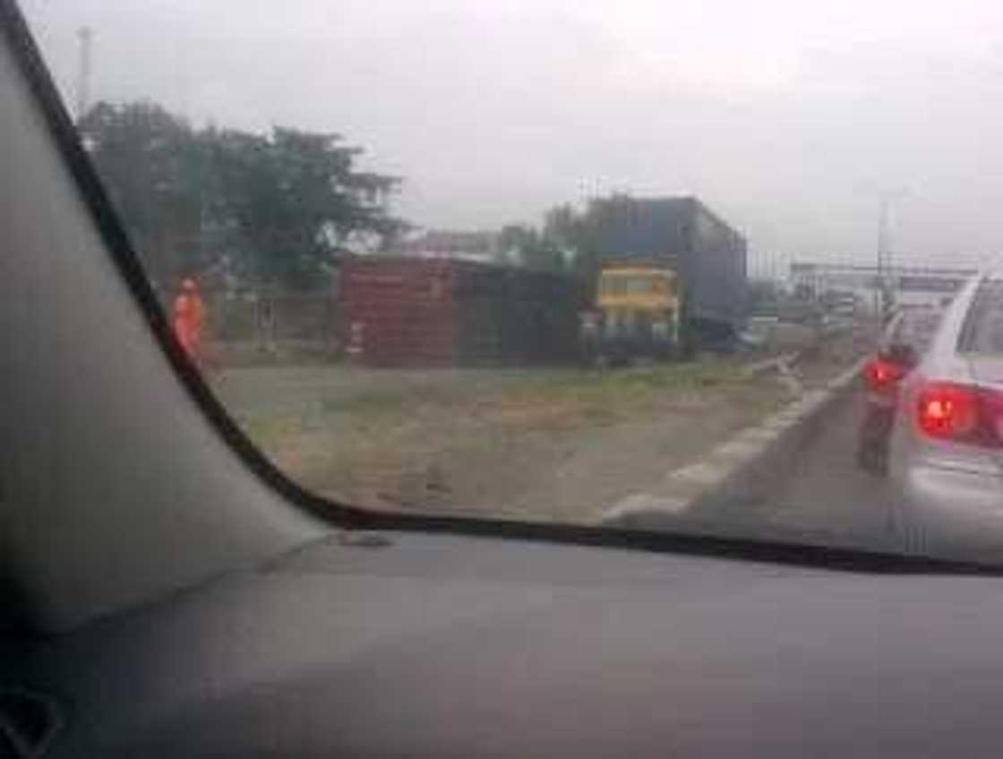 Another Truck Skids On Ikorodu-Shagamu Expressway Another Truck Skids On Ikorodu-Shagamu Expressway