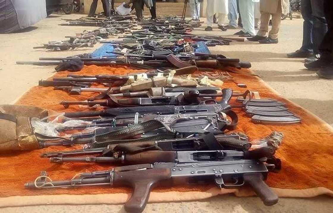 Hukumar 'yan sanda ta bankado wata makerar makamai a jihar Neja, karanta jerin makaman da suke kerawa Hukumar 'yan sanda ta bankado wata makerar makamai a jihar Neja, karanta jerin makaman da suke kerawa