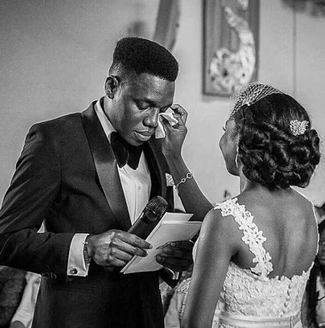 Ango da kuka a bikinsa Ango da kuka a bikinsa