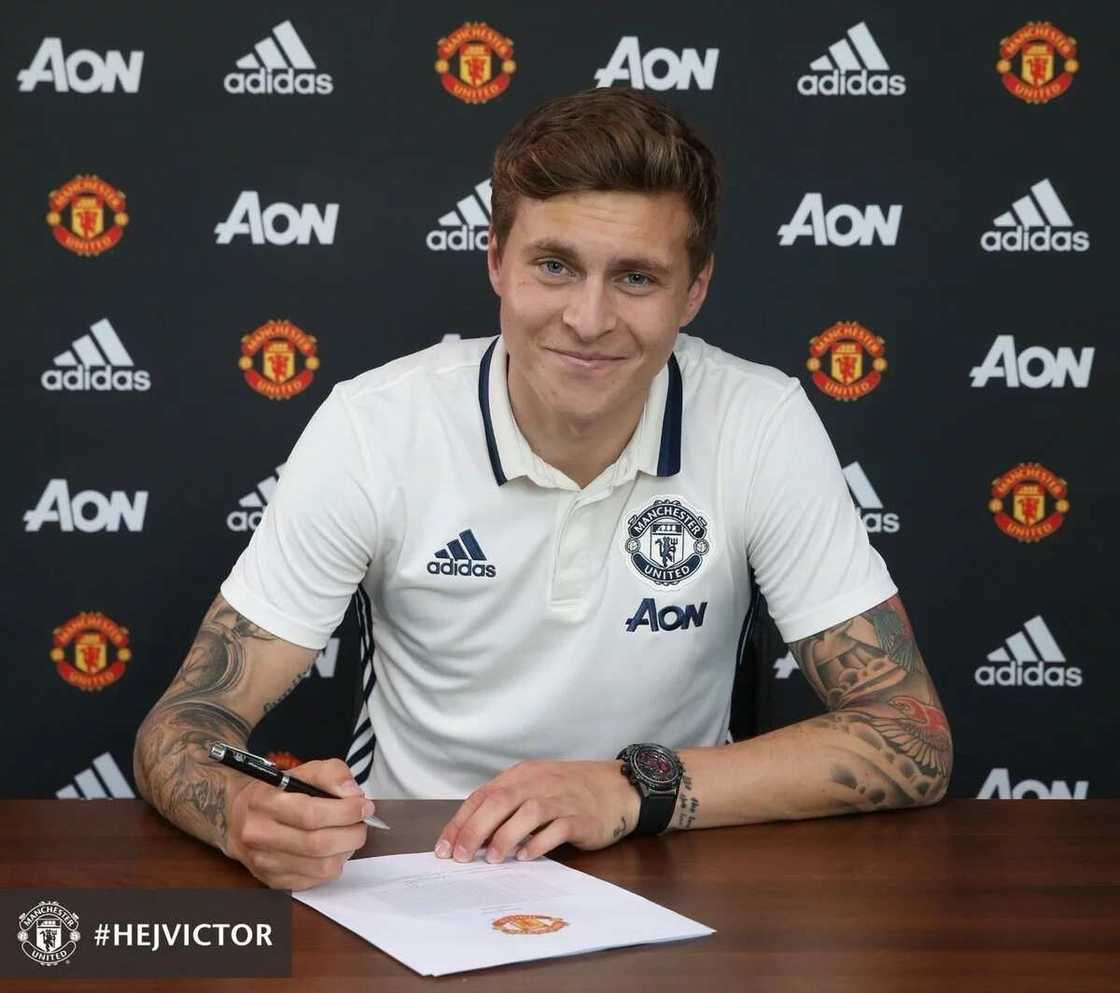 Manchester United have completed the signing of Victor Lindelof for £35million Manchester United have completed the signing of Victor Lindelof for £35million