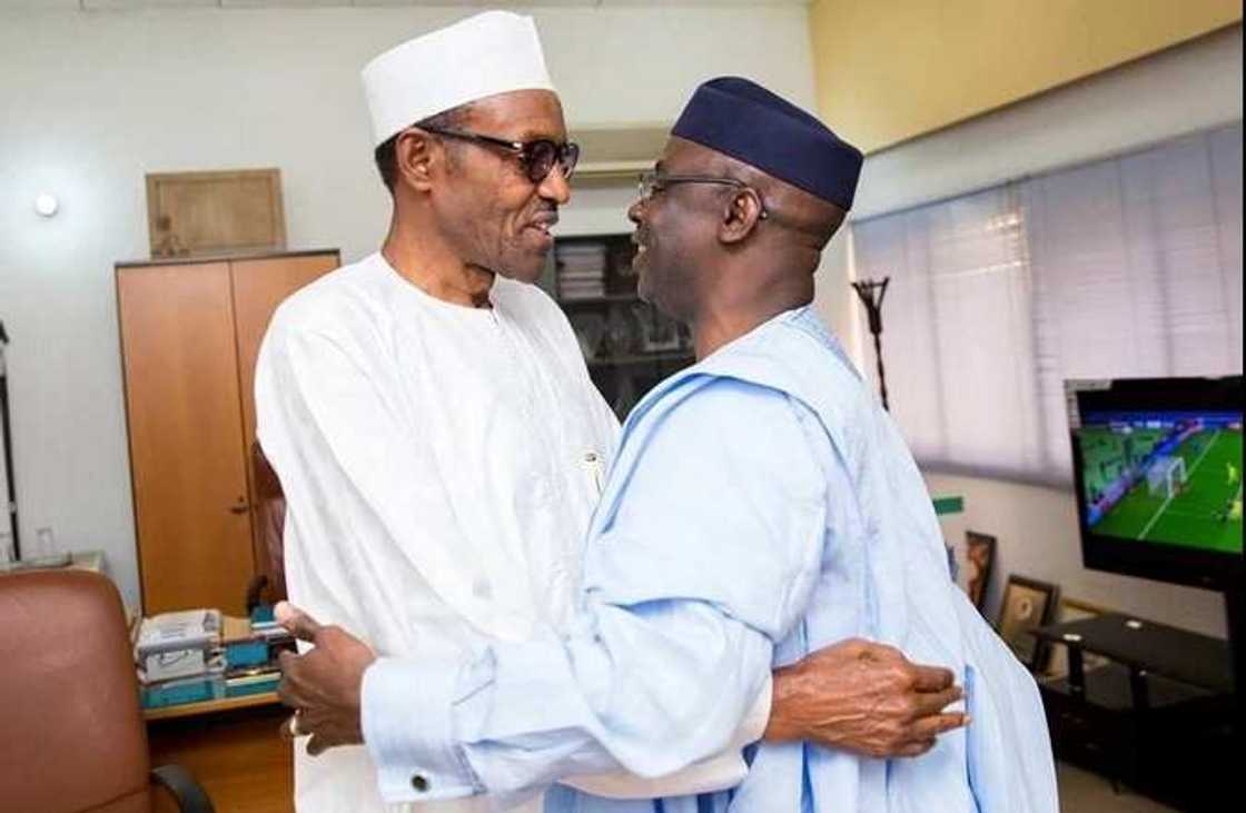 Buhari yayi ta’aziyya ga Fasto Bakare akan mutuwar mahaifiyarsa Buhari yayi ta’aziyya ga Fasto Bakare akan mutuwar mahaifiyarsa