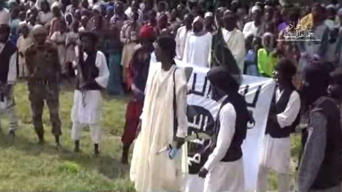 Yan Boko Haram sun ƙaddamar da hari a Bama, suna halaka jami’in Ɗansanda Yan Boko Haram sun ƙaddamar da hari a Bama, suna halaka jami’in Ɗansanda