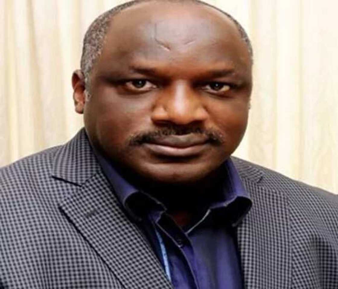 Da dumi-dumi: Tsohon sanata ya yanki jiki ya fadi, ya rigamu gidan gaskiya Da dumi-dumi: Tsohon sanata ya yanki jiki ya fadi, ya rigamu gidan gaskiya