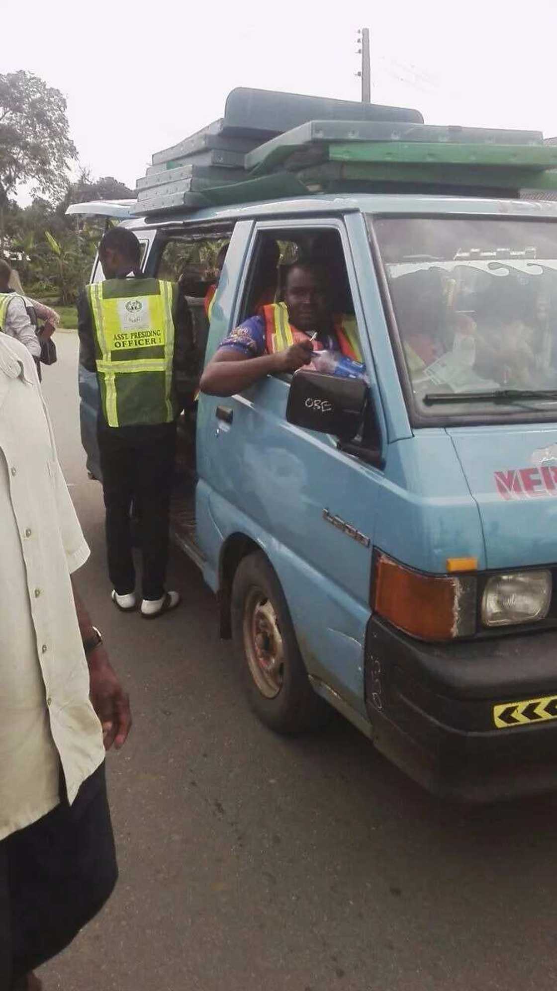 Rivers rerun: Violence erupts as INEC suspends poll in 8 LGAs Rivers rerun: Violence erupts as INEC suspends poll in 8 LGAs