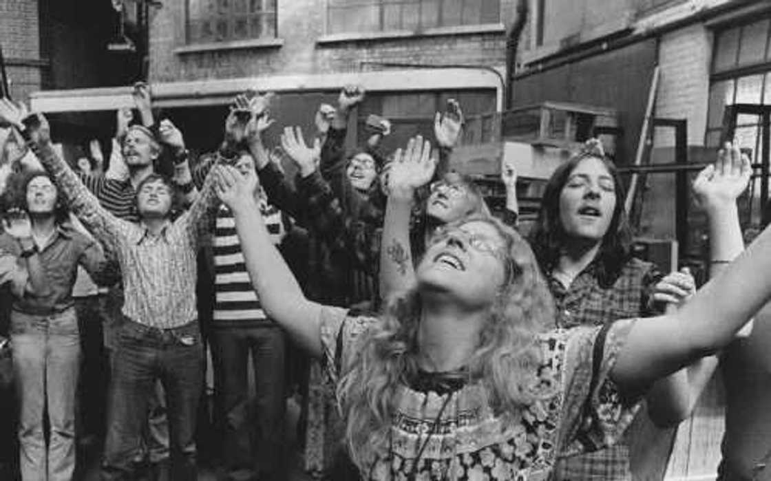 Top 10 dangerous religious cults in the world Top 10 dangerous religious cults in the world