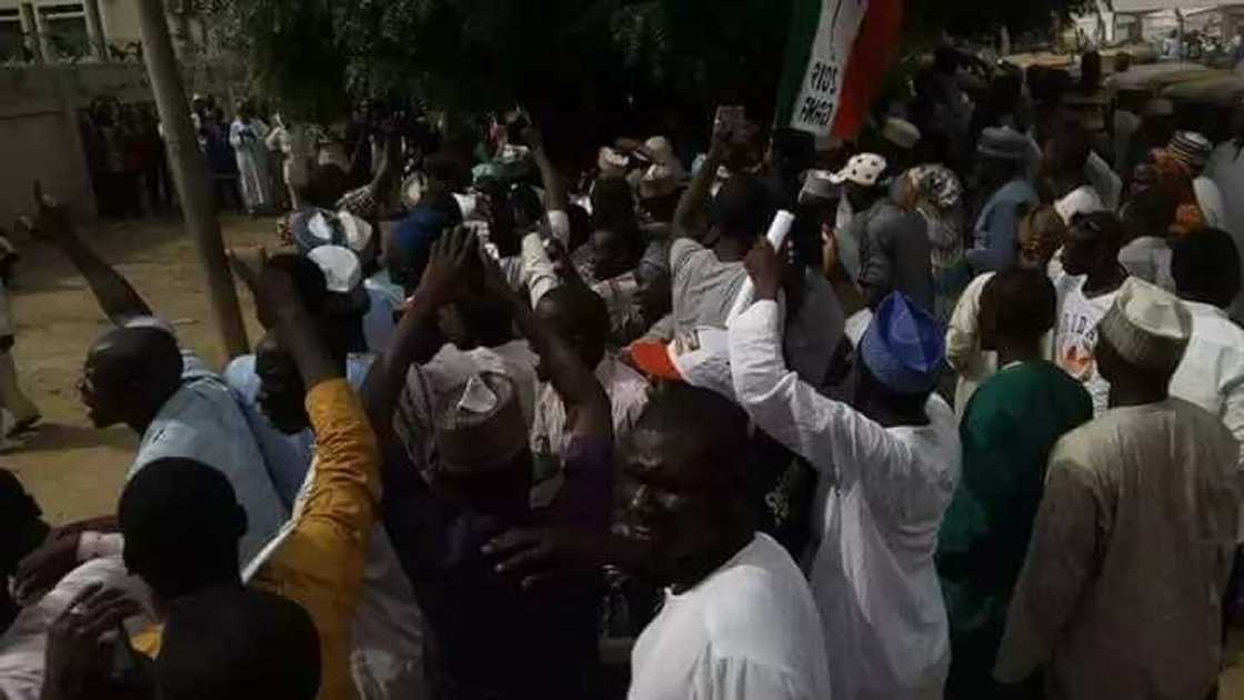 EFCC ta gurfanar da Shekarau da wasu mutane biyu gaban kotu bisa zargin halasta kudin haram EFCC ta gurfanar da Shekarau da wasu mutane biyu gaban kotu bisa zargin halasta kudin haram