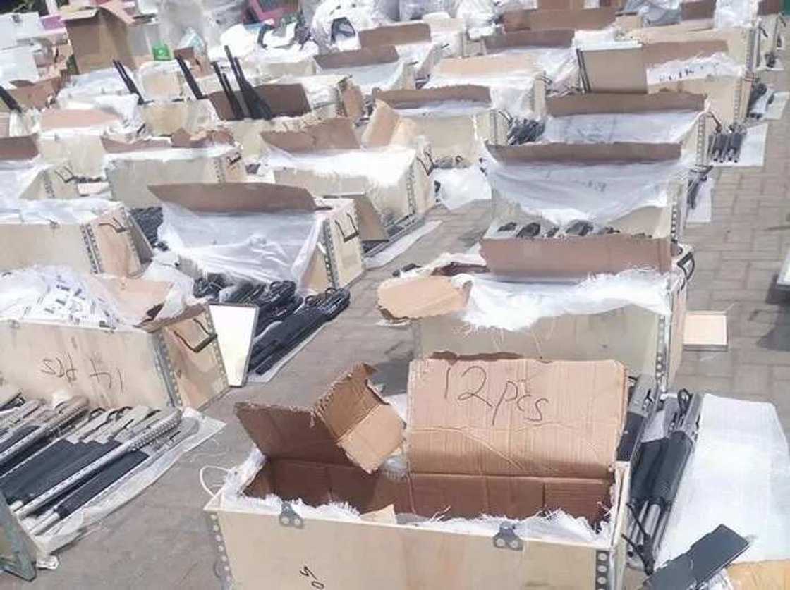 BREAKING: Customs seize 661 rifles in Lagos (Photo) BREAKING: Customs seize 661 rifles in Lagos (Photo)