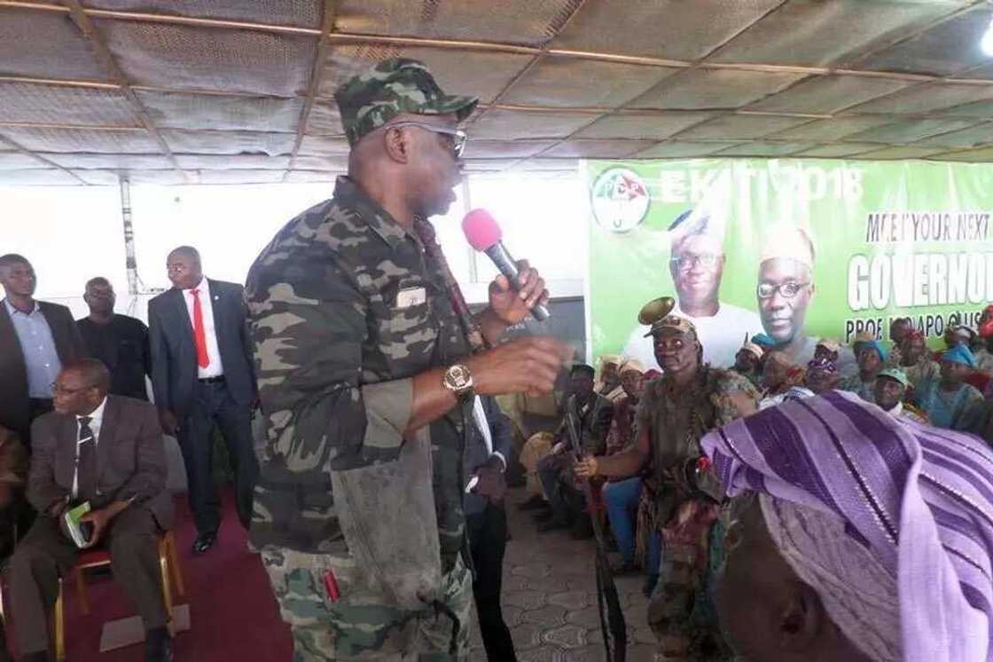 Gwamna ya tsorata da hare haren Fulani, ya tattaro ƙauraye da ýan taurin jiharsa don bashi tsaro Gwamna ya tsorata da hare haren Fulani, ya tattaro ƙauraye da ýan taurin jiharsa don bashi tsaro