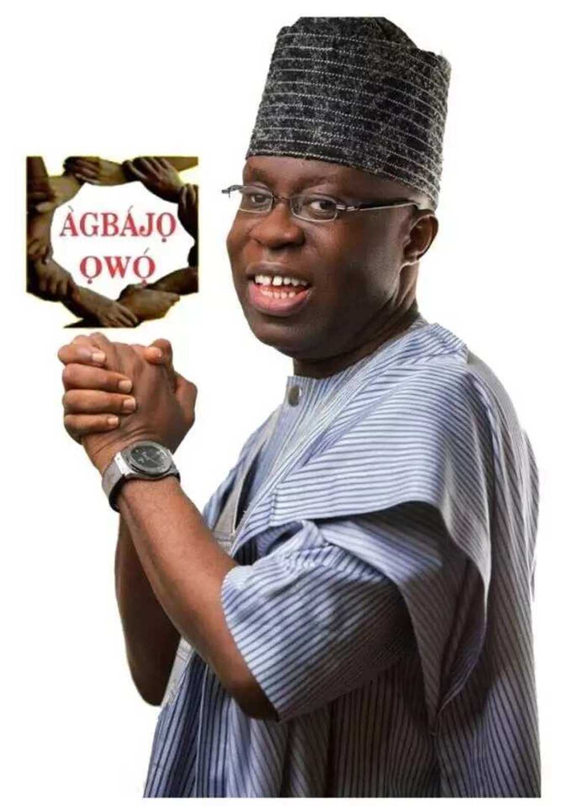 Wani Sanata daga cikin Sanatoci 15 da suka fice daga APC ya karyata ficewarsa Wani Sanata daga cikin Sanatoci 15 da suka fice daga APC ya karyata ficewarsa