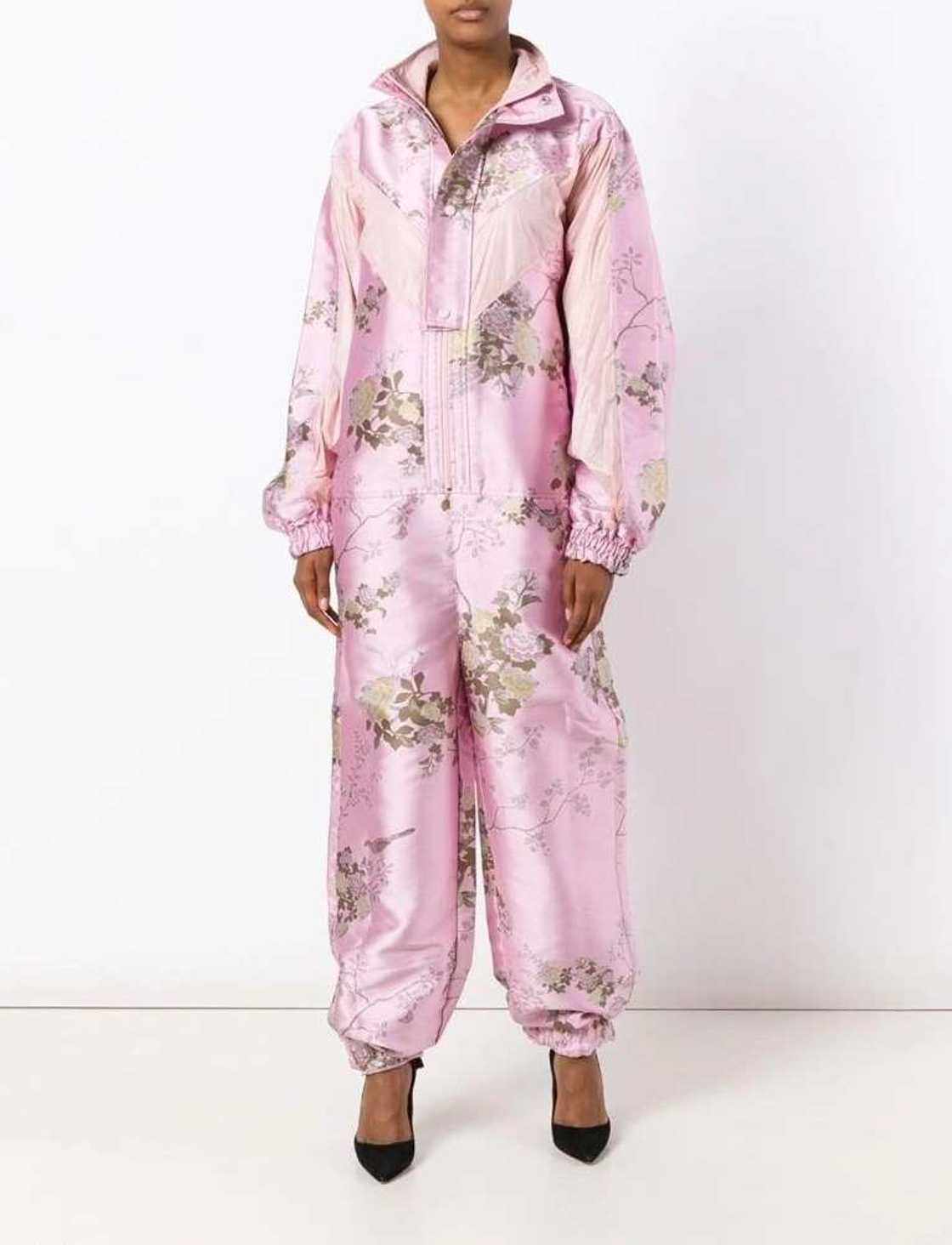 Exqusite jumpsuit style Exqusite jumpsuit style