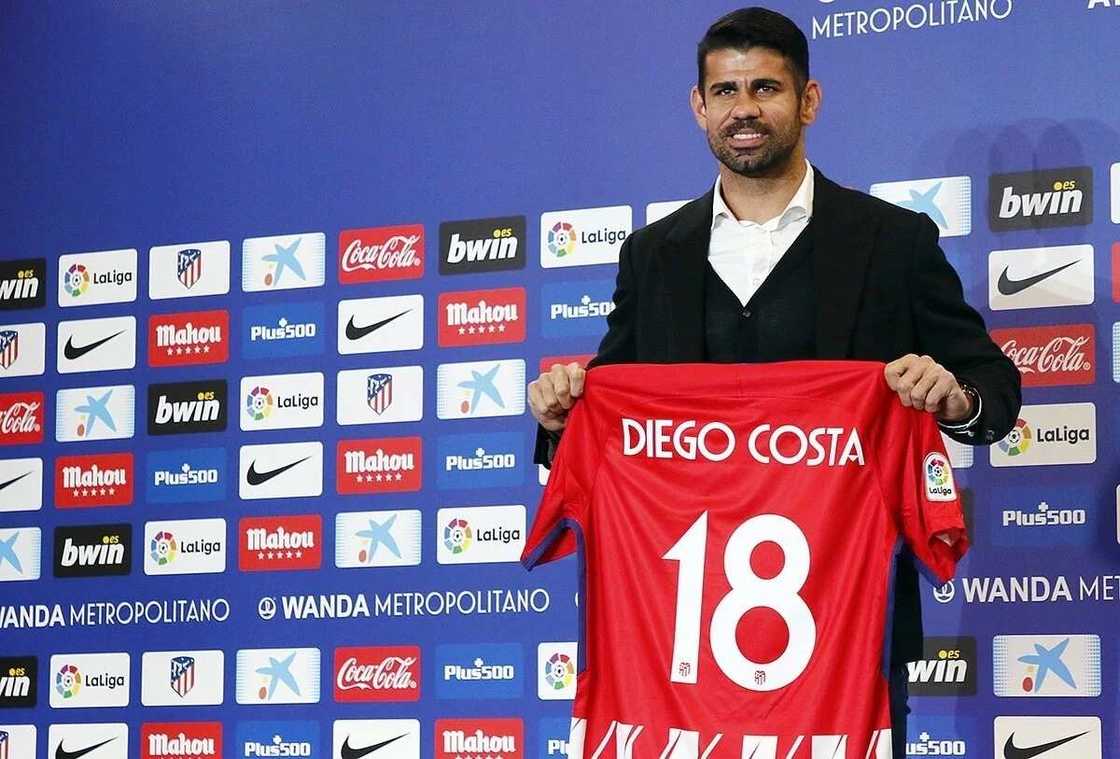 Atletico Madrid finally unveil Diego Costa (photos) Atletico Madrid finally unveil Diego Costa (photos)