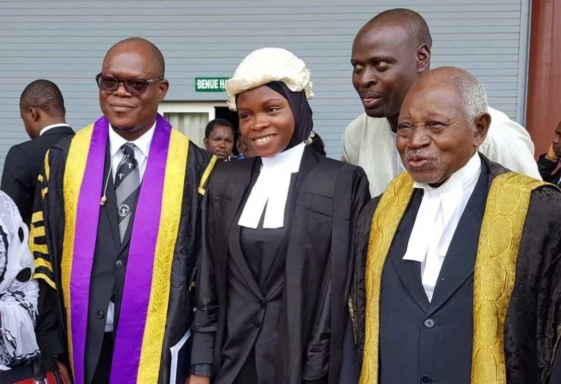 Daga karshe: Lauya musulma tayi nasara a kan makarantar horon lauyoyi, an yaye ta da hijabinta Daga karshe: Lauya musulma tayi nasara a kan makarantar horon lauyoyi, an yaye ta da hijabinta