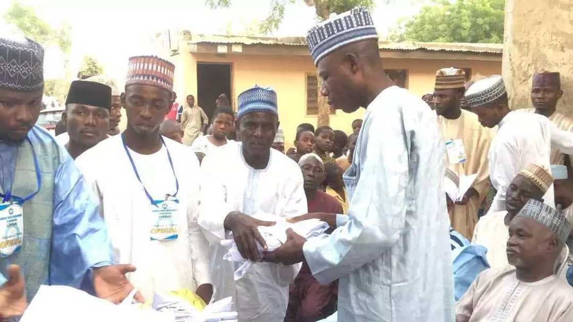 Cikin Hotuna: Wata Kungiyar Matasa ta tallafawa Marayu kayan Makaranta a jihar Kano