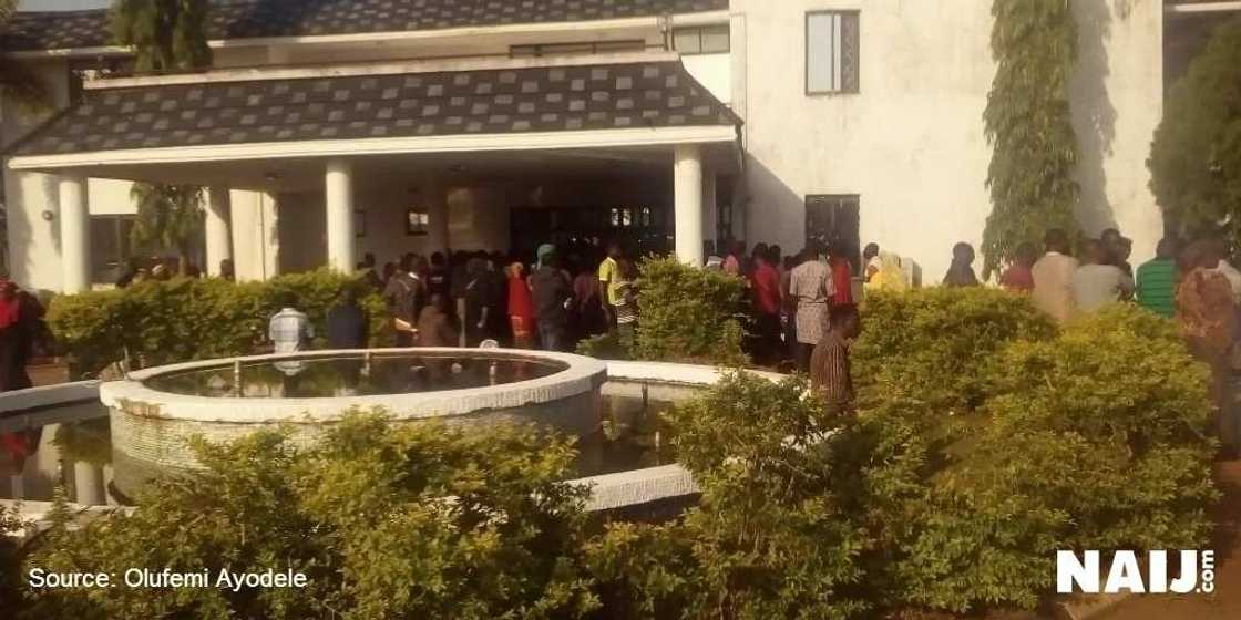 Kogi: Governor Wada Leads State Delegation To Audu's Burial Kogi: Governor Wada Leads State Delegation To Audu's Burial