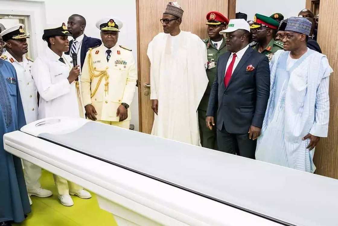 Da dumin sa: Shugaba Buhari ya bude wani katafaren asibiti da rukunin gidaje 100 na sojin sama a Calabar Da dumin sa: Shugaba Buhari ya bude wani katafaren asibiti da rukunin gidaje 100 na sojin sama a Calabar
