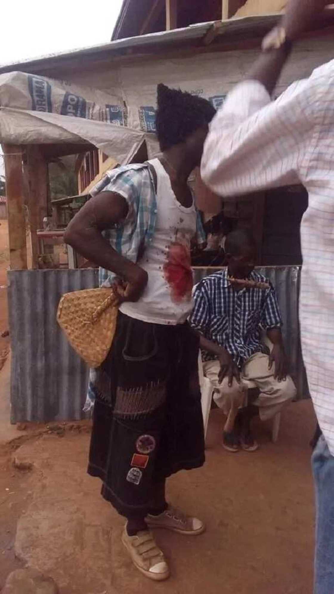 Unbelievable: Juju man stabs himself with cutlass in Imo (Photos) Unbelievable: Juju man stabs himself with cutlass in Imo (Photos)