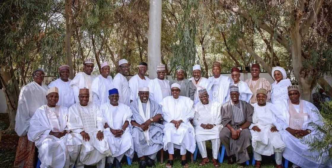 Gwamnonin APC 14 da suka gana da shugaba Buhari a garin Daura Gwamnonin APC 14 da suka gana da shugaba Buhari a garin Daura