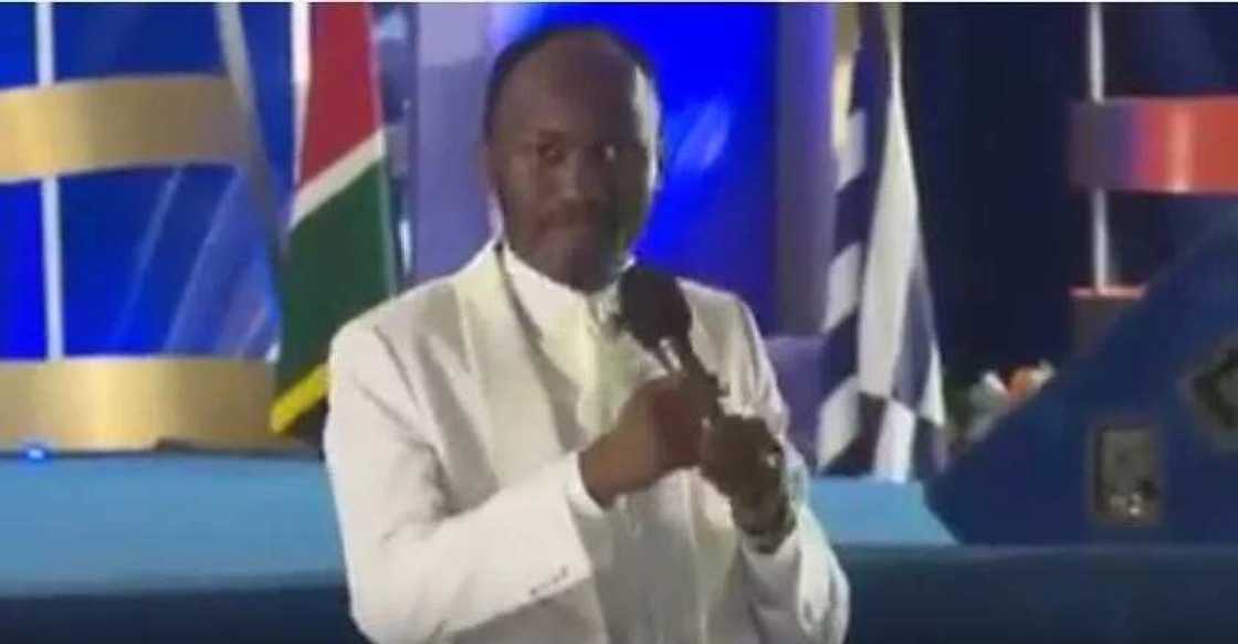 Apostle Suleman urges Nigerians to pray for President Buhari's health (video) Apostle Suleman urges Nigerians to pray for President Buhari's health (video)