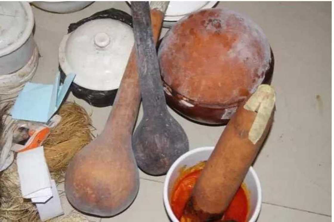 EFCC ta cafke gungun matasa 'yan damfara a jihar Ogun EFCC ta cafke gungun matasa 'yan damfara a jihar Ogun