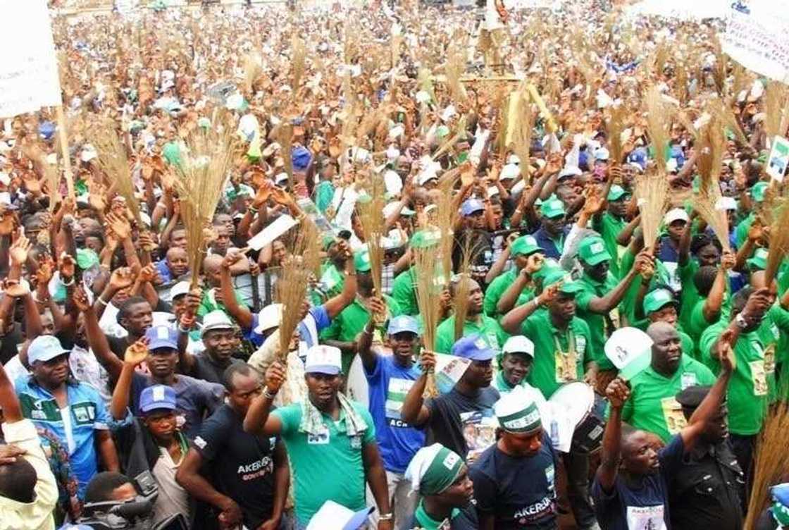 Jama’a sun yi zanga-zanga na neman hana David Umaru takara Jama’a sun yi zanga-zanga na neman hana David Umaru takara