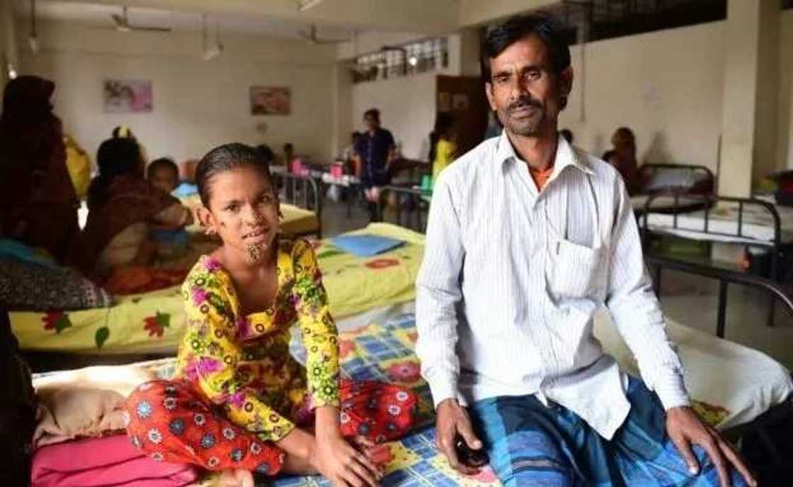 Yarinyar da bishiya ke tsiro a jikinta Yarinyar da bishiya ke tsiro a jikinta