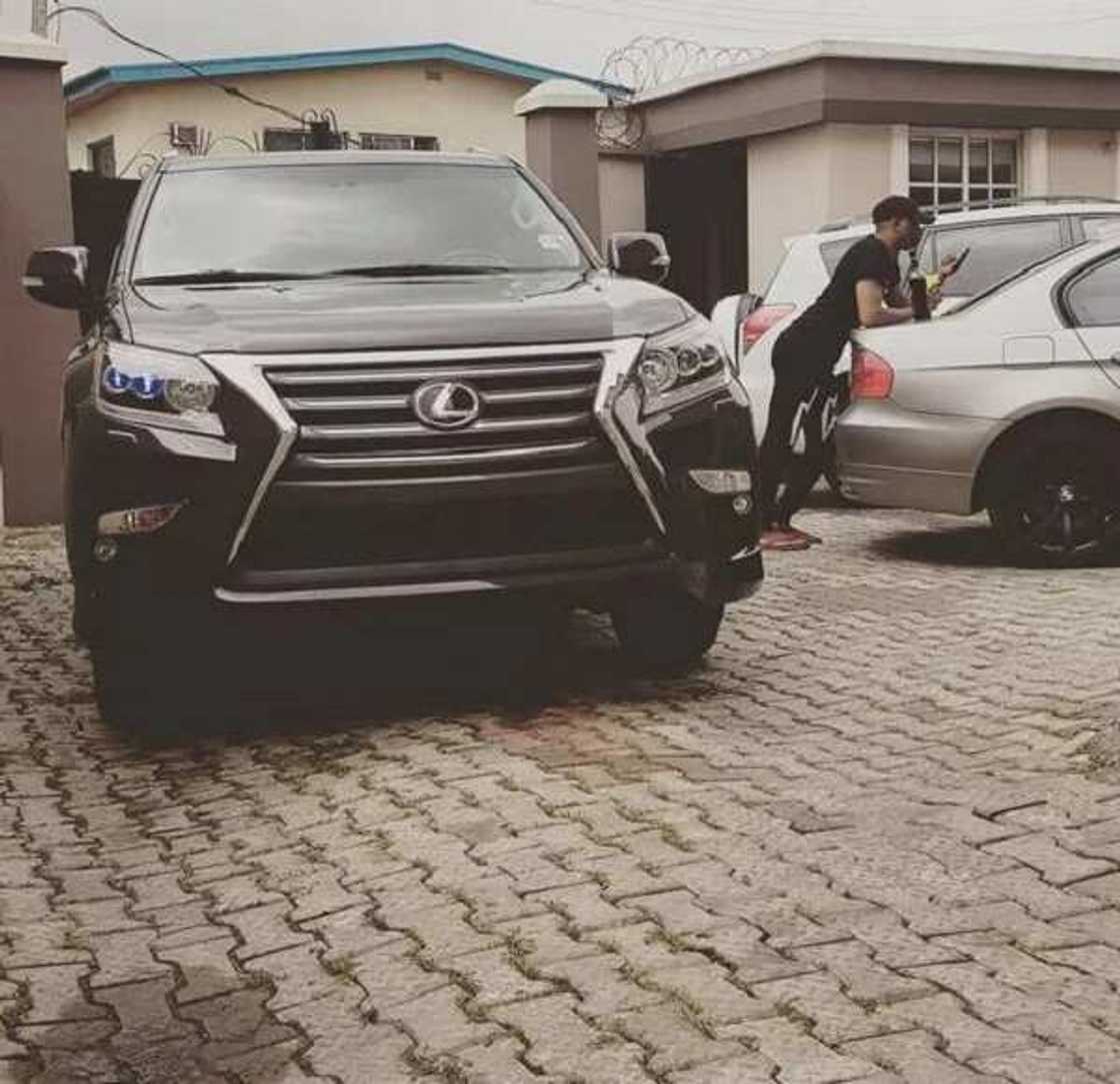Rapper Reminisce buys himself 2017 Lexus (photos) Rapper Reminisce buys himself 2017 Lexus (photos)