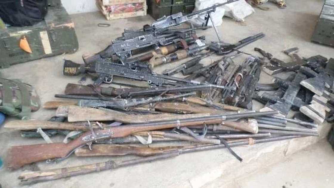 Hukumar DSS ta bayana yadda ta kama wani shahararren mai safarar makamai a Najeriya Hukumar DSS ta bayana yadda ta kama wani shahararren mai safarar makamai a Najeriya