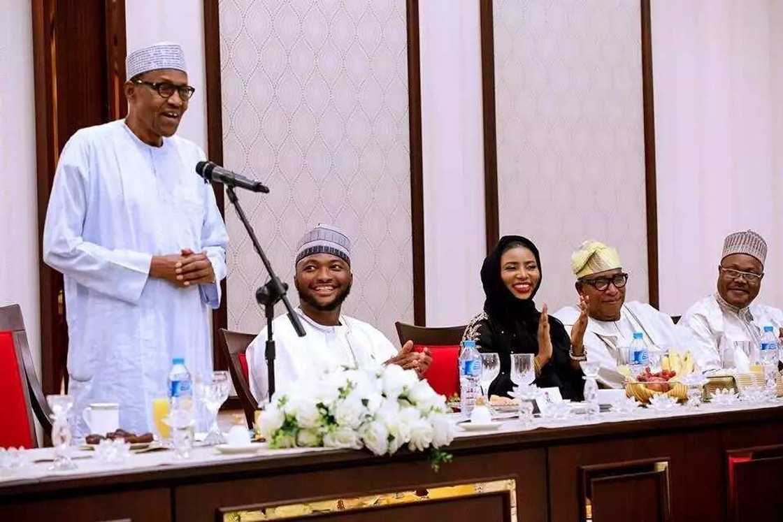 Shugaba Buhari ya shiryawa kungiyoyin matasa da masu nishadantarwa shan ruwa