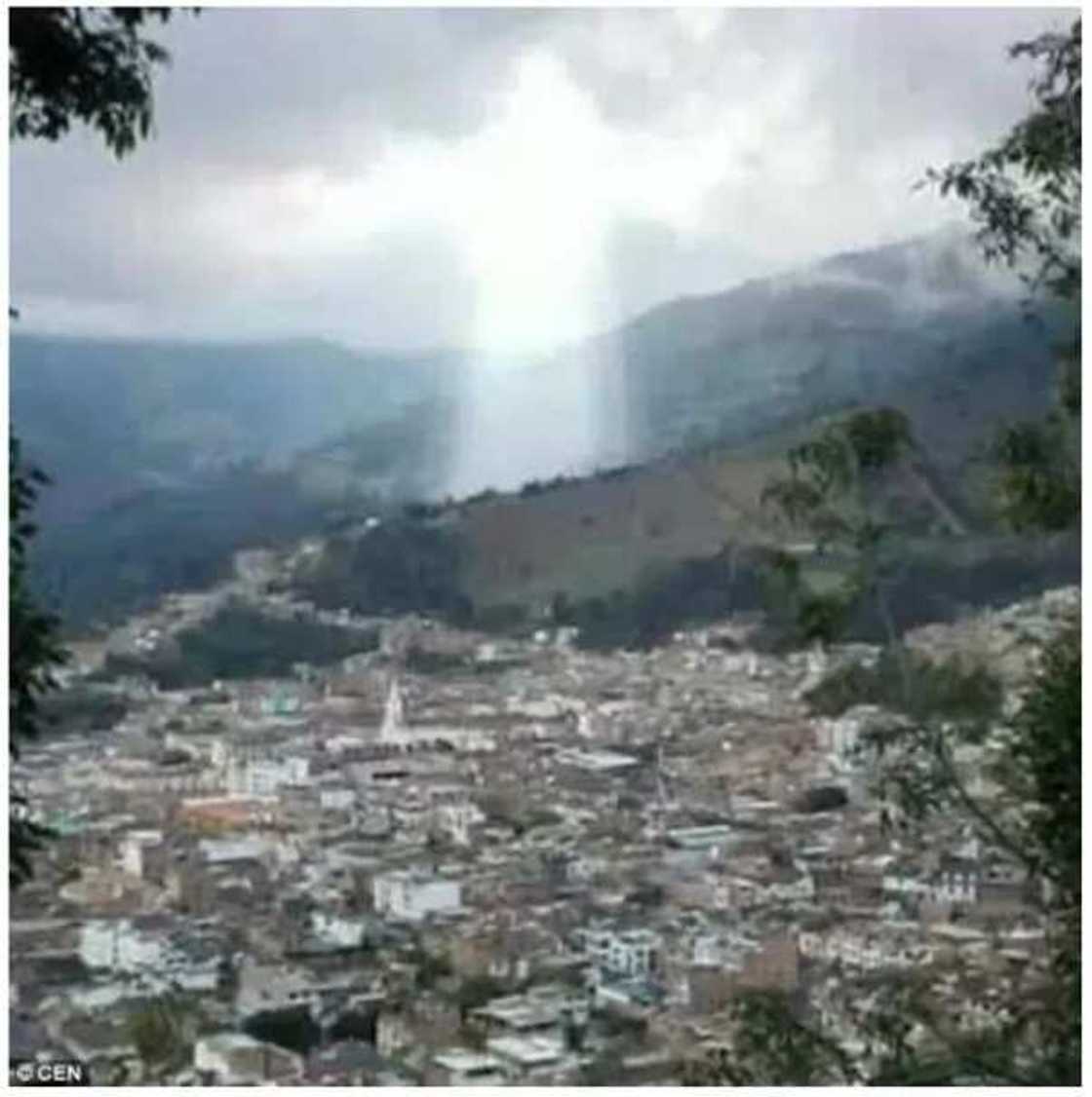 Miracle as Jesus Christ was allegedly spotted in the sky of Colombia (photos) Miracle as Jesus Christ was allegedly spotted in the sky of Colombia (photos)
