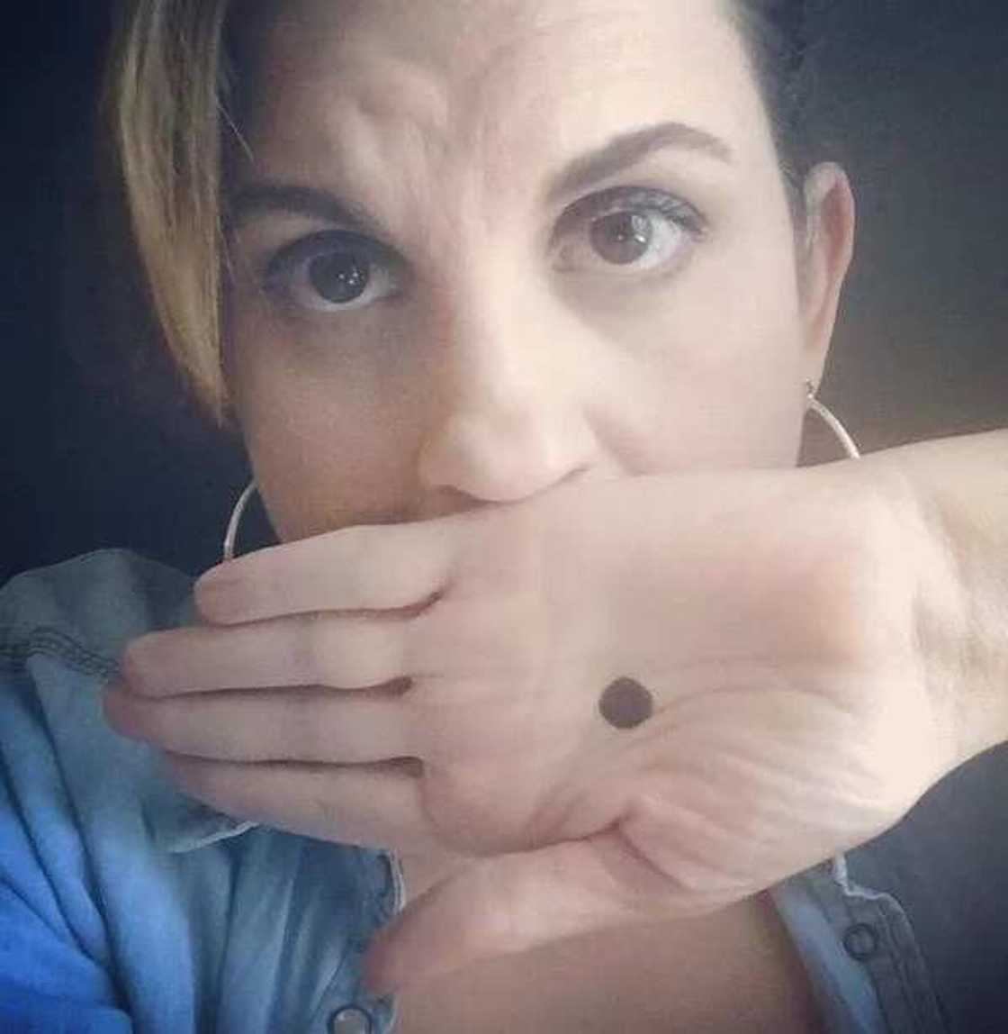 If you notice someone with a black dot on the palm, call the police immediately! If you notice someone with a black dot on the palm, call the police immediately!