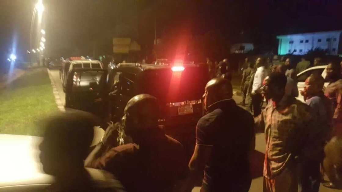 Wike blocks DSS attempt to arrest Judge in Rivers (PHOTOS) Wike blocks DSS attempt to arrest Judge in Rivers (PHOTOS)