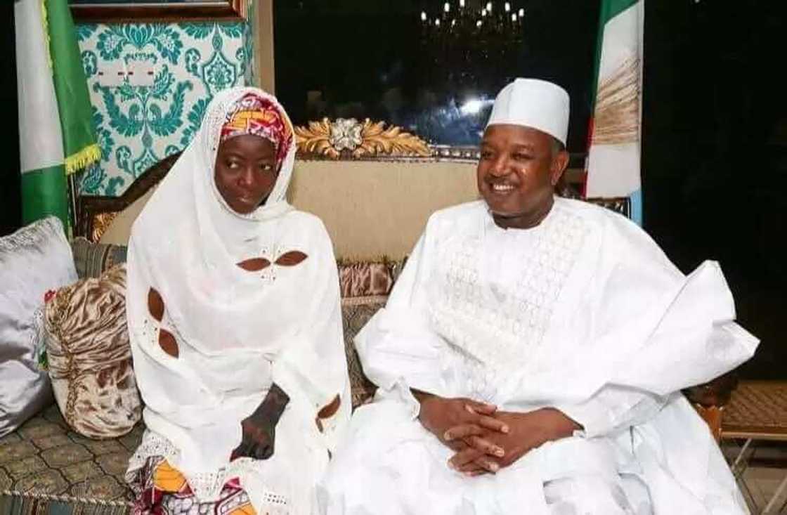 Gwamnan jihar Kebbi ya aurar da 'yan mata marayu 4 dake gidan marayun jihar (hotuna)