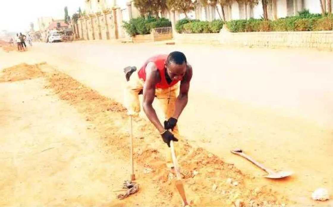 Meet Kaduna’s amputee labourer defying the odds Meet Kaduna’s amputee labourer defying the odds