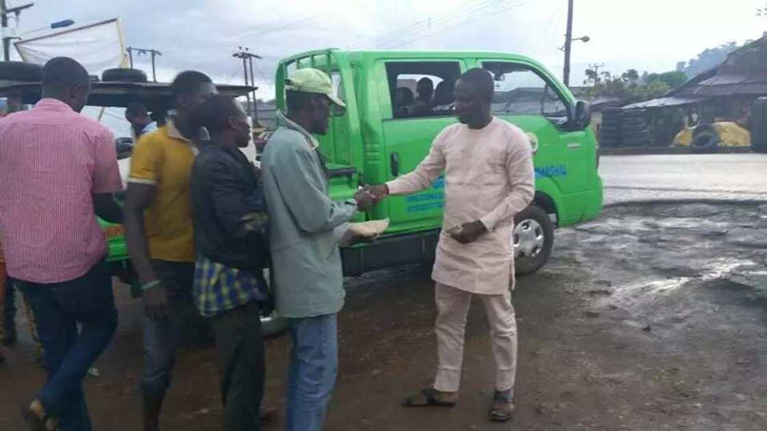 Fayose's aide Sunshine Anifowose leads stomach infrastructure train in Ekiti (photos) Fayose's aide Sunshine Anifowose leads stomach infrastructure train in Ekiti (photos)