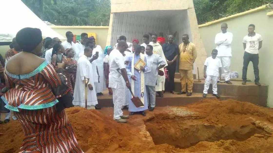 Tears as Ozubulu church victims are buried (photos) Tears as Ozubulu church victims are buried (photos)