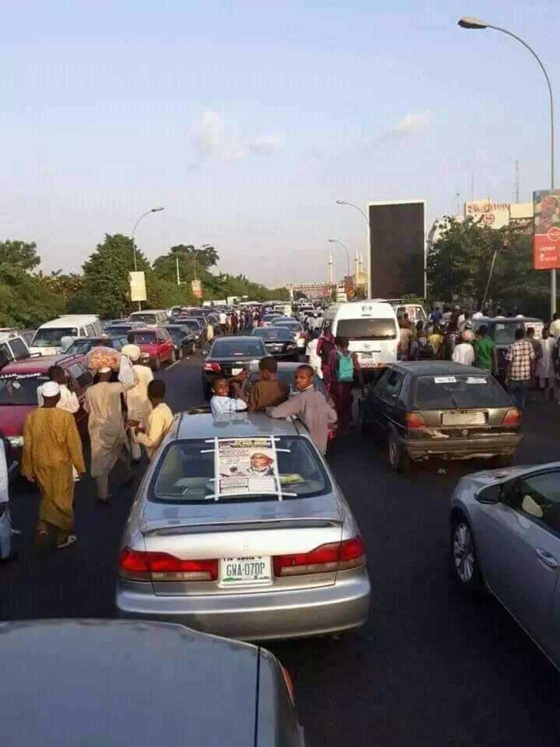 Sheikh Dahiru Bauchi ya jagoranci gudanar da zikirin Juma'a tare da yi wa kasa addu'a a babban masallacin Abuja (hotuna)