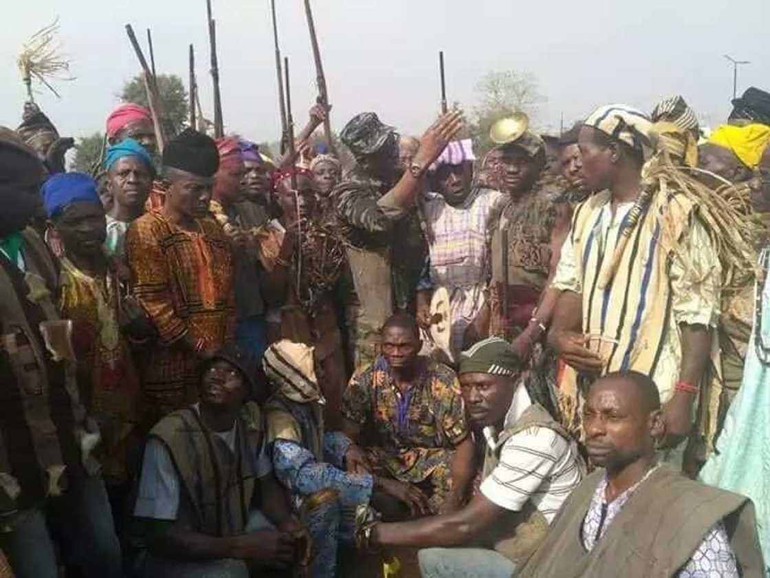 Gwamna ya tsorata da hare haren Fulani, ya tattaro ƙauraye da ýan taurin jiharsa don bashi tsaro