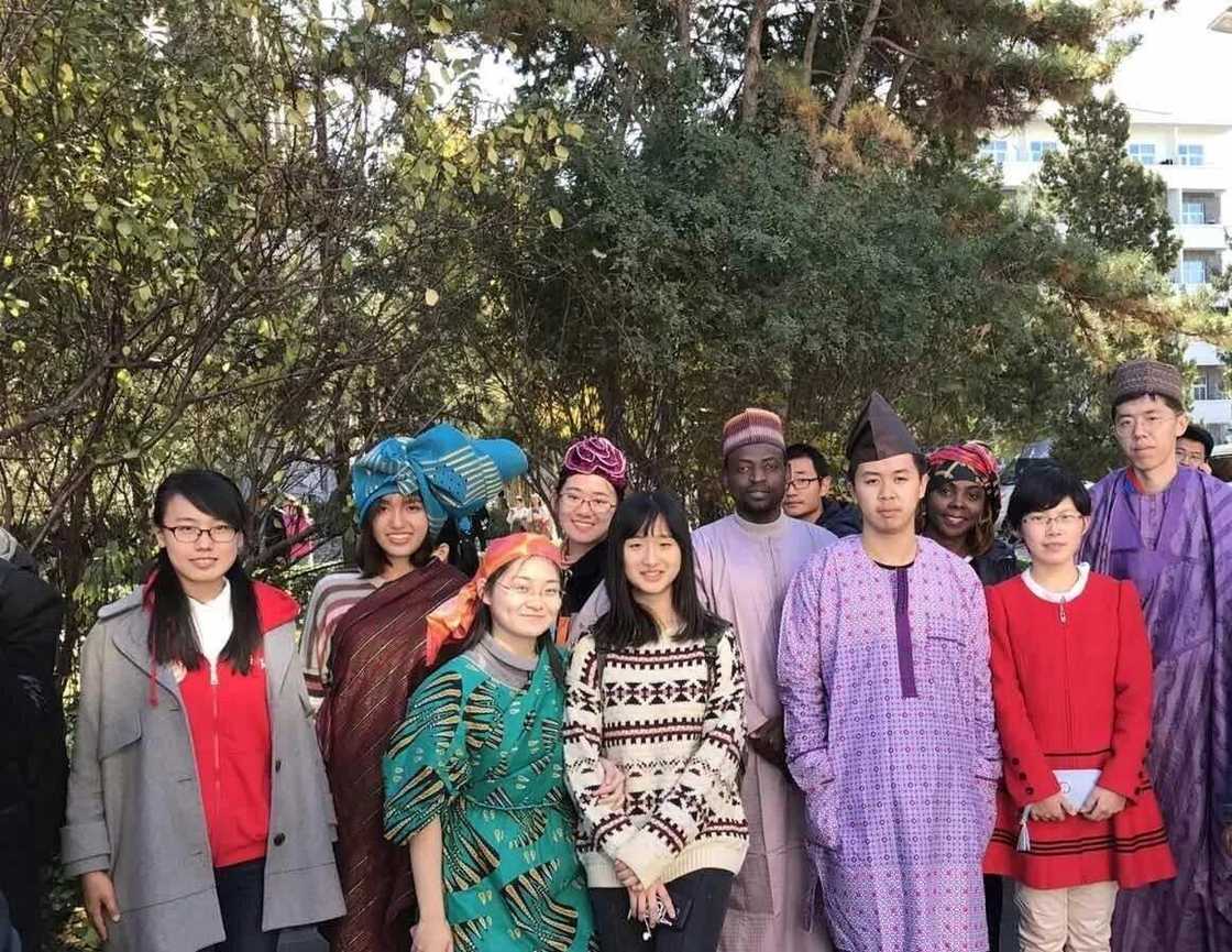 Daliban kasar Sin sun karbi digiri a harshen Hausa Daliban kasar Sin sun karbi digiri a harshen Hausa