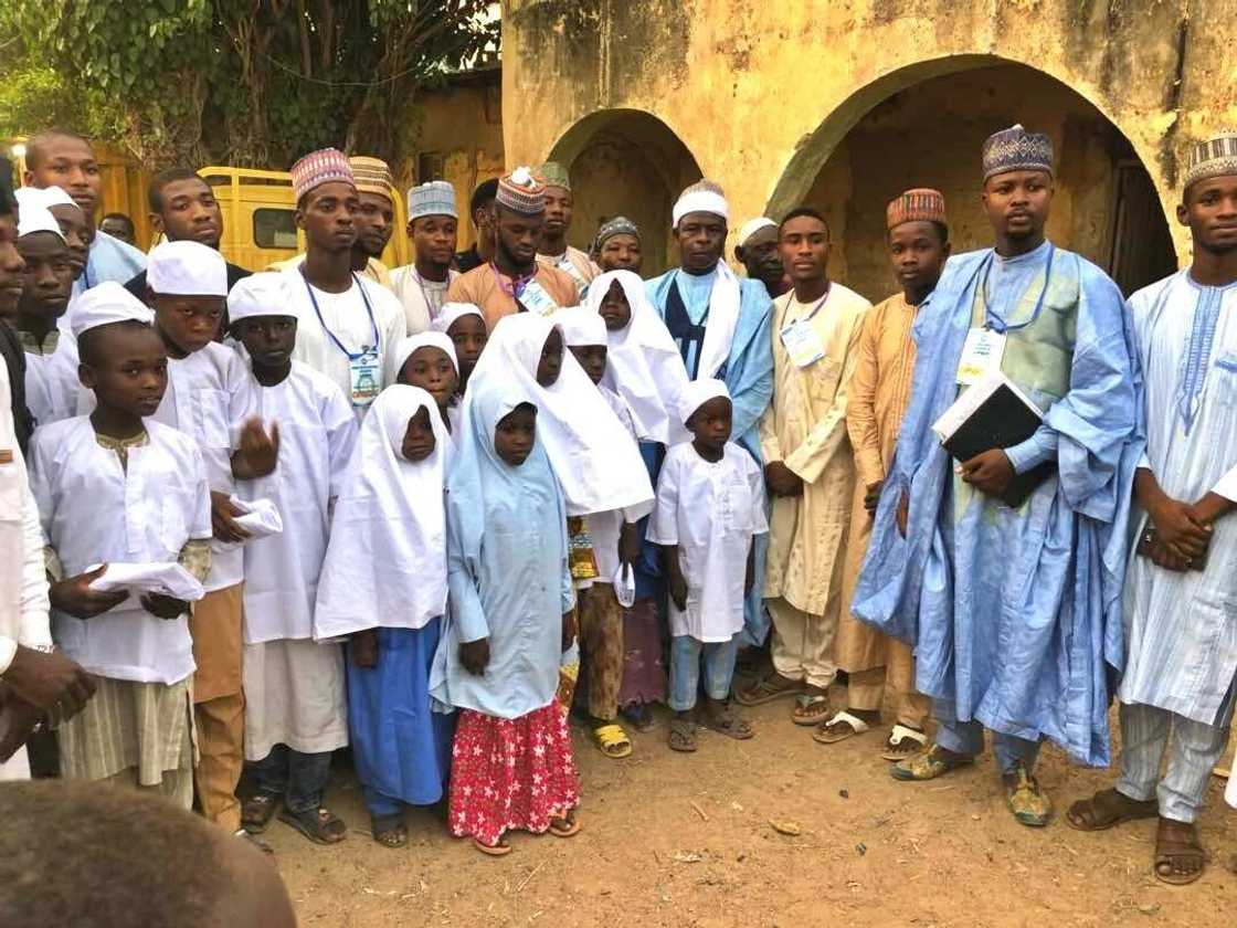 Cikin Hotuna: Wata Kungiyar Matasa ta tallafawa Marayu kayan Makaranta a jihar Kano Cikin Hotuna: Wata Kungiyar Matasa ta tallafawa Marayu kayan Makaranta a jihar Kano