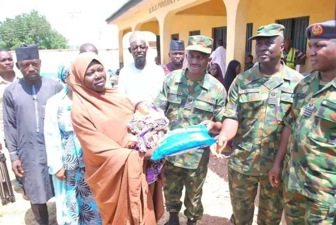 Kiwon lafiya: Rundunar sojin sama ta kai daukin gaggawa ga al'umar Zangeru, jihar Niger Kiwon lafiya: Rundunar sojin sama ta kai daukin gaggawa ga al'umar Zangeru, jihar Niger