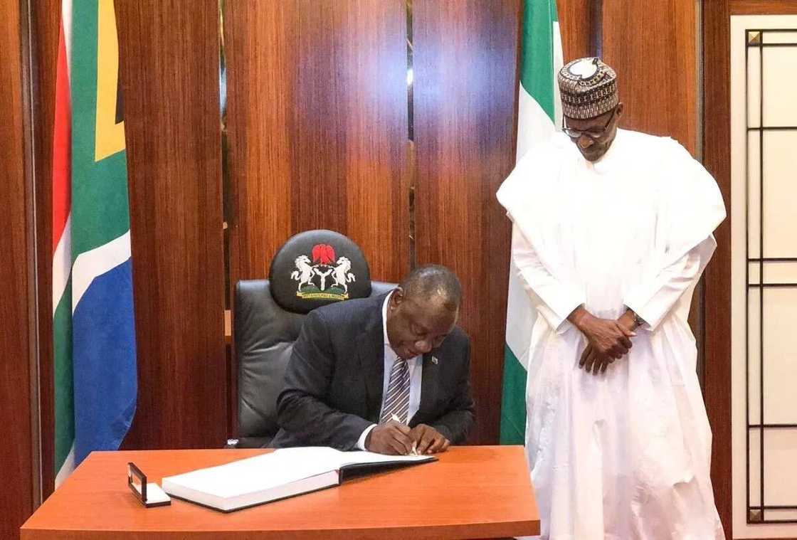 Buhari da shugaban kasar Afrika ta Kudu sun saka labule a fadar gwamnatin Najeriya, kalli hoto Buhari da shugaban kasar Afrika ta Kudu sun saka labule a fadar gwamnatin Najeriya, kalli hoto