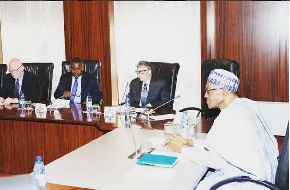 Bill Gates ya hana yaran sa su rike wayar salula Bill Gates ya hana yaran sa su rike wayar salula