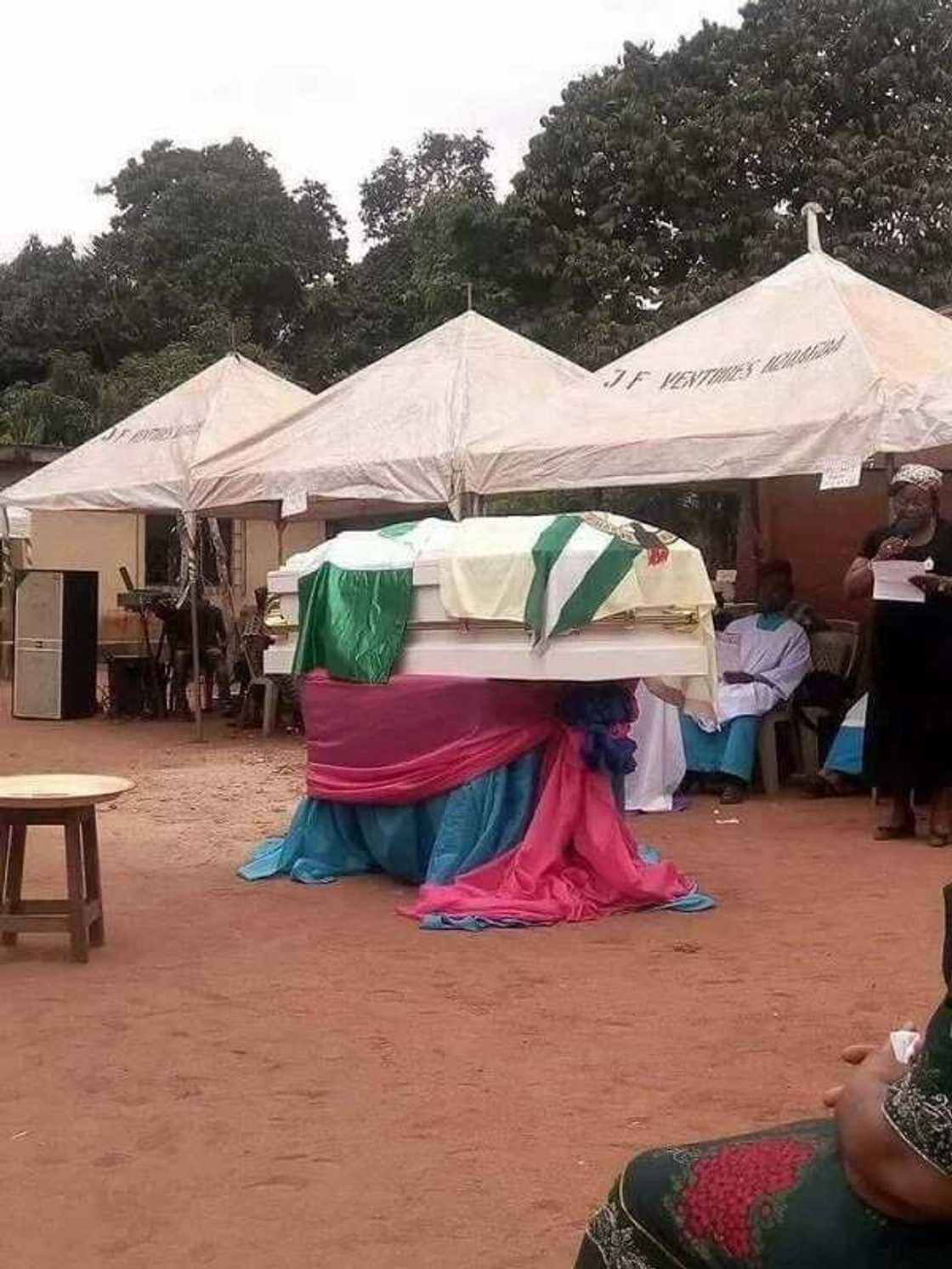 Barely 3 weeks after her wedding, 23-year-old dies hours after labour (Photos) Barely 3 weeks after her wedding, 23-year-old dies hours after labour (Photos)