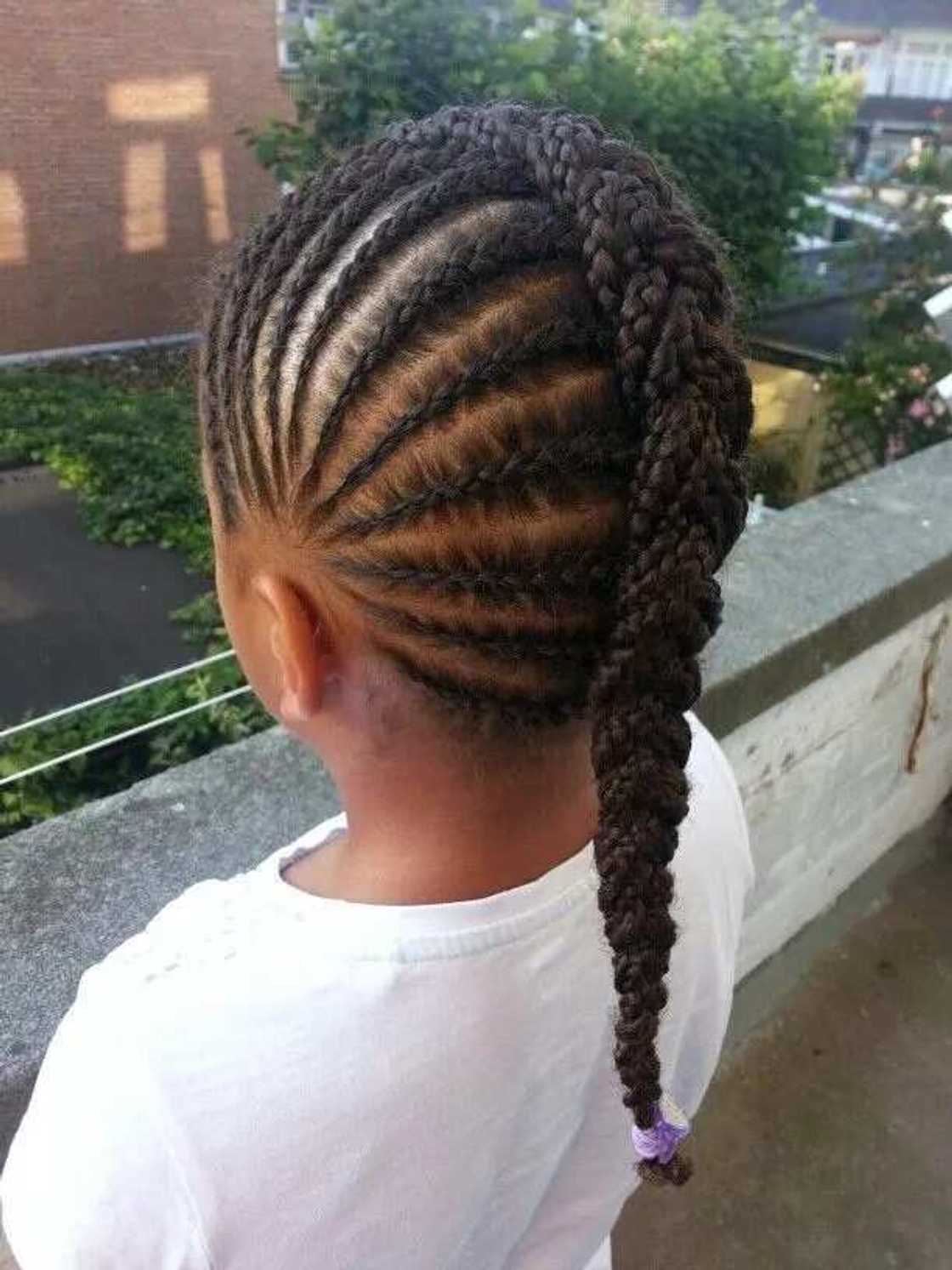 Kid's hairstyle with braid