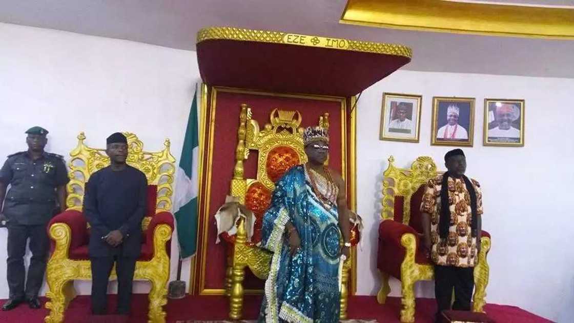 Osinbajo and Okorocha visit the palace Osinbajo and Okorocha visit the palace